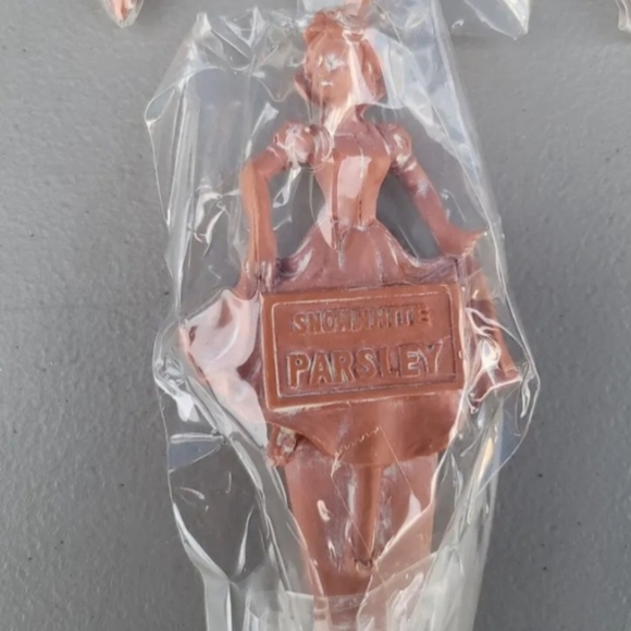 Disney Early Spring Catalog Exclusive Snow White Garden Plant Marker Set  - Picture 6 of 10